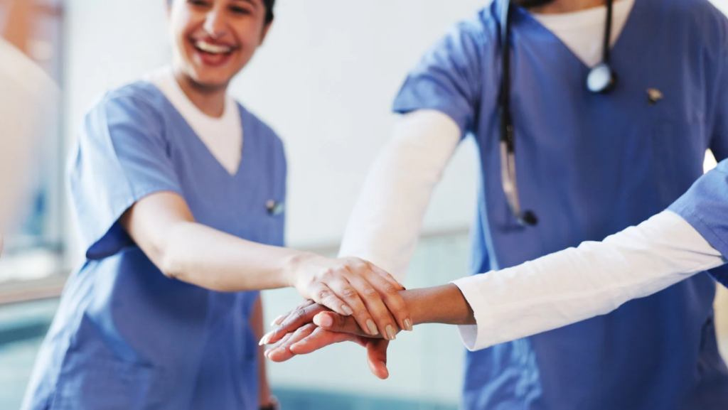 Clinical team collaborating to improve patient safety through structured nurse transition program 